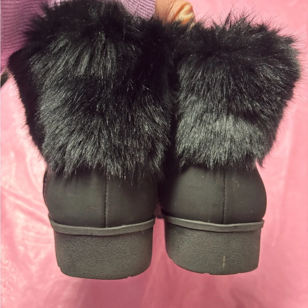 JSport women’s size 9 BLACK Ankle Boot -faux fur top